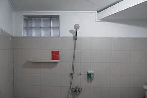 RedDoorz plus near Museum Geologi Bandung