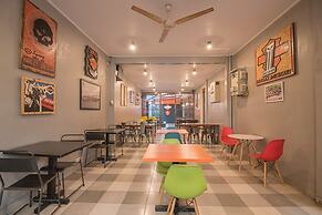 RedDoorz plus near Museum Geologi Bandung