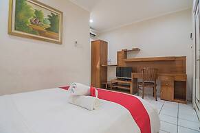 RedDoorz near Setrasari Mall 2