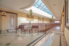 RedDoorz near Setrasari Mall 2