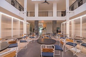 RedDoorz Plus @ Cipaganti Street 3