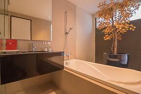 RedDoorz Plus @ Cipaganti Street 3