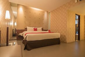 RedDoorz Plus @ Cipaganti Street 3