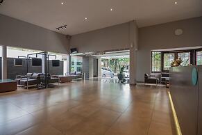 RedDoorz Plus @ Cipaganti Street 3