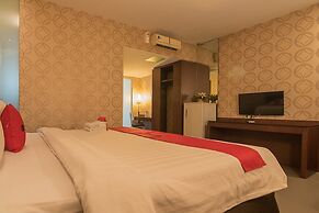 RedDoorz Plus @ Cipaganti Street 3