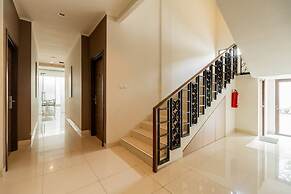 RedDoorz Plus near Lippo Mall Kemang 2