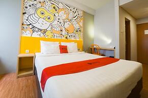 RedDoorz Apartment near Bundaran Satelit Surabaya