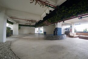 RedDoorz Apartment near Bundaran Satelit Surabaya