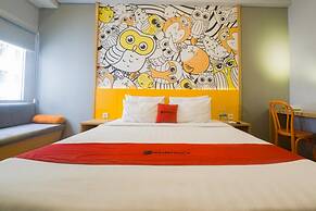 RedDoorz Apartment near Bundaran Satelit Surabaya
