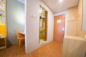 RedDoorz Apartment near Bundaran Satelit Surabaya