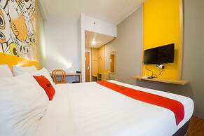 RedDoorz Apartment near Bundaran Satelit Surabaya