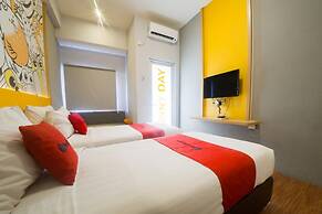 RedDoorz Apartment near Bundaran Satelit Surabaya