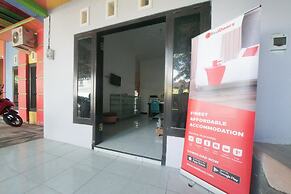 RedDoorz Syariah near Mall Roxy Banyuwangi 2