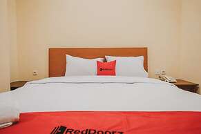 RedDoorz Plus near Plaza Blok M