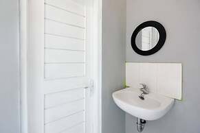 RedDoorz near Solo Square 3