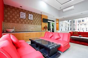 RedDoorz near Solo Square 3