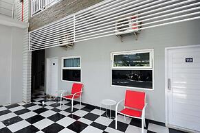 RedDoorz near Solo Square 3