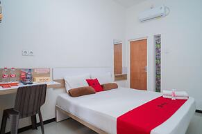 RedDoorz Syariah near Transmart MX Malang