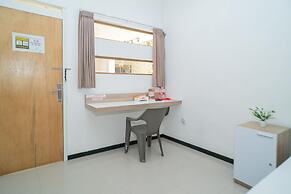 RedDoorz Syariah near Transmart MX Malang