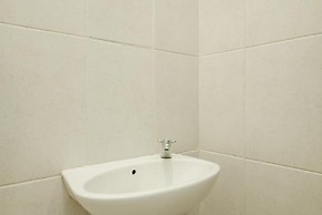 RedDoorz Syariah Plus near Pancoran 2