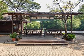 RedDoorz Resort @ Taman Wisata Mangrove