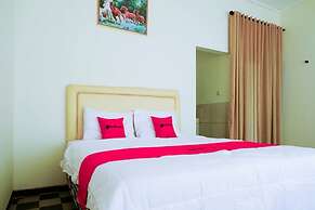 RedDoorz near STAB Syailendra Kopeng