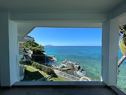 VallonEnd Beach Front Villa