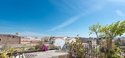 Palazzo Castrofilippo Apartment with 2 terraces by Wonderful Italy