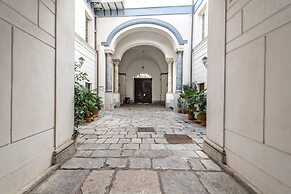 Palazzo Castrofilippo Apartment with 2 terraces by Wonderful Italy