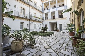 Palazzo Castrofilippo Apartment with 2 terraces by Wonderful Italy