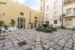 Palazzo Castrofilippo Apartment with 2 terraces by Wonderful Italy