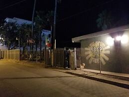 De Alamo Hostile - Hostel