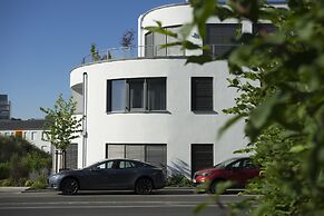 7 Hotel & Boardinghouse