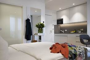 7 Hotel & Boardinghouse