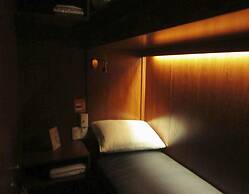 Onkel Inn Airport Sleepbox