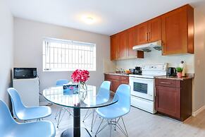 Family Home-Metrotown by Elevate Rooms