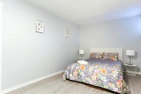 Family Home-Metrotown by Elevate Rooms