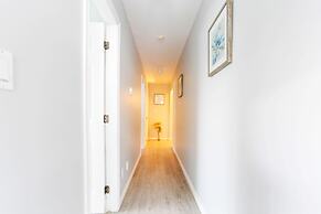 Family Home-Metrotown by Elevate Rooms