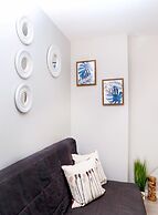 Family Home-Metrotown by Elevate Rooms