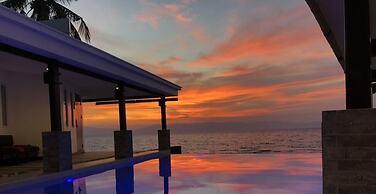 Alegria Water Front Beach House