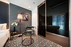 Hotel the Castle Sincheon