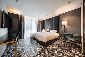 Hotel the Castle Sincheon