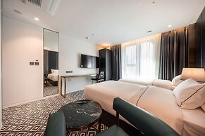 Hotel the Castle Sincheon