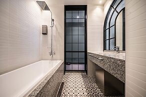 Hotel the Castle Sincheon