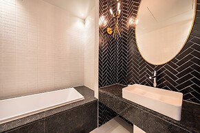 Hotel the Castle Sincheon