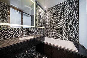 Hotel the Castle Sincheon