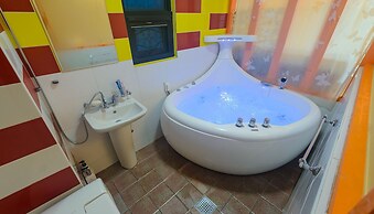 Tongyeong Honey Spa Pension