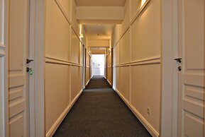Medelean Hotel - Hostel