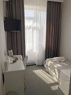 Medelean Hotel - Hostel