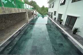 Lakeside Dailai Hotel